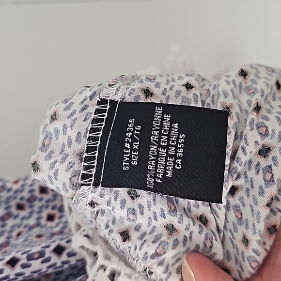 Tank top with lace detail - Picture 8 of 9